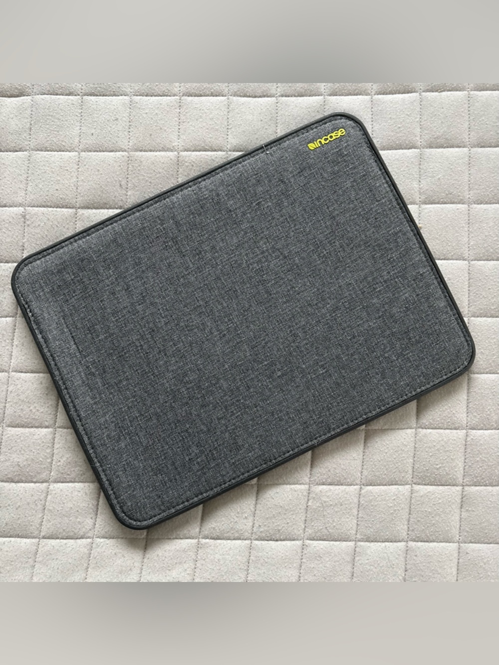 Incase Grey Fabric Tablet Laptop Sleeve/Case/Pouch